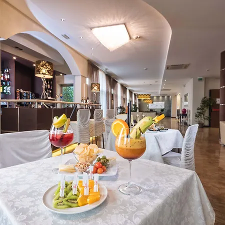 福尤酒店 4*