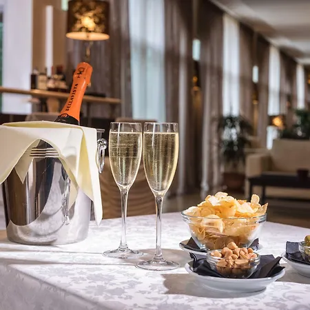 Ξενοδοχείο For