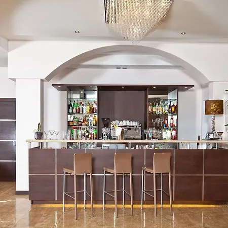 فندق For أولبيا