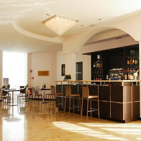 Hotell For 4*